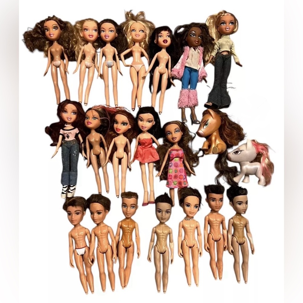 Vintage 90s 19 Bratz Dolls TLC Some Shoes & Cloths 2 Pony’s 1 Head & Motorcycle - Picture 1 of 8